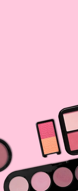 Gratis foto panoramische banner met make-up en cosmetische producten