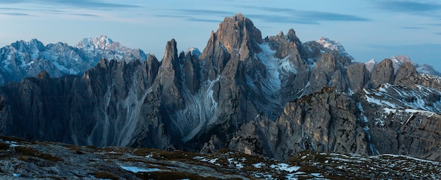 Panoramische opname van de berg Cadini di Misurina in de Italiaanse Alpen