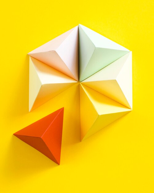Papier geometrische vorm op Bureau
