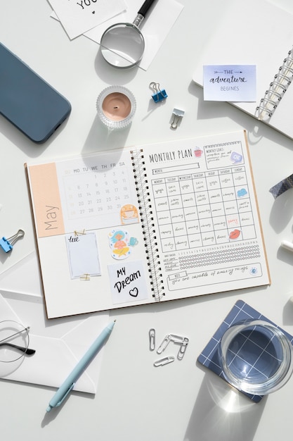 Gratis foto papieren planner bullet journal met briefpapier