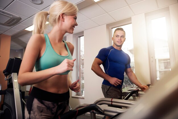 Partner is een goede motivatie in de sportschool