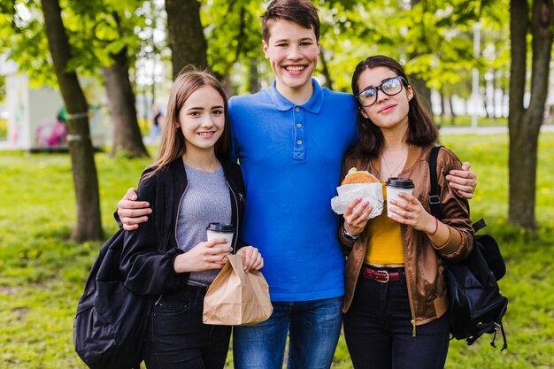 Partners stellen op de lunchtijd