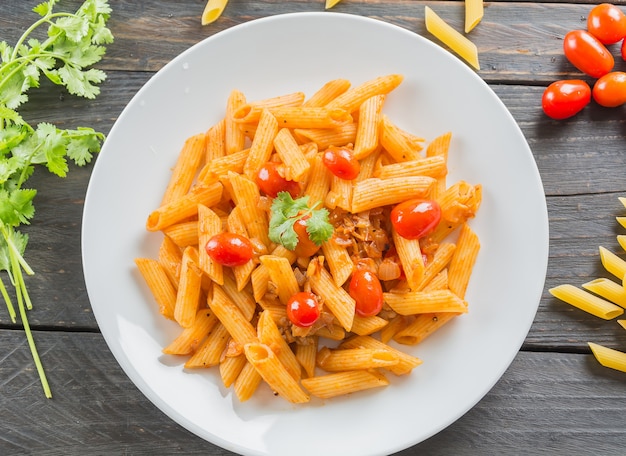 Gratis foto penne pasta