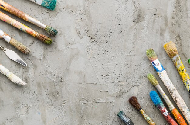 Penseel lijn op concrete achtergrond