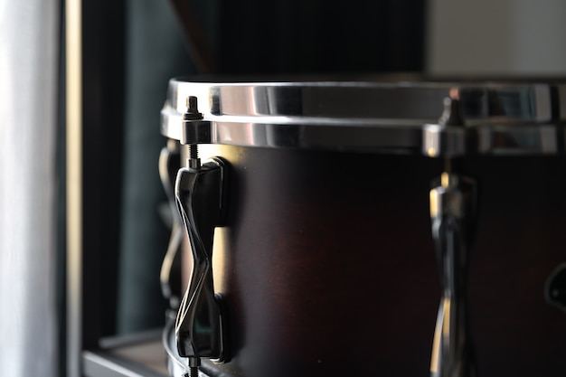 Percussie-instrument, snaredrum close-up in het interieur van de kamer.