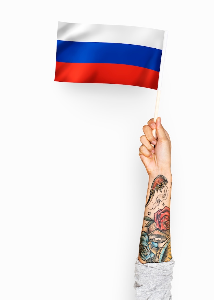 Gratis Foto persoon die de vlag van de russische federatie zwaaien
