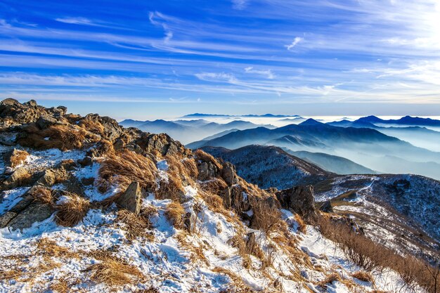 Piek van de Deogyusan-bergen in de winter, Zuid-Korea. Winterlandschap