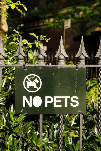 Plaat op hek Geen huisdieren