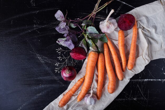 Plantaardige samenstelling op zwart