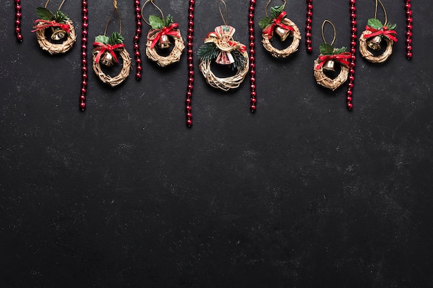 Gratis foto plat lag decoratieve kerst arrangement met kopie ruimte