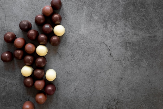 Plat lag heerlijke chocoladesamenstelling met kopie ruimte