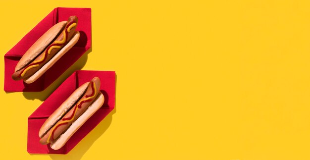 Plat lag heerlijke hotdogs kopie ruimte