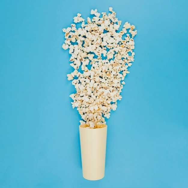 Plat lag popcorn samenstelling voor bioscoop concept