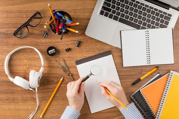 Plat lag student geometrische problemen op Kladblok