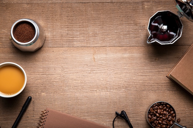 Plat leggen koffie ingrediënten met kopie-ruimte