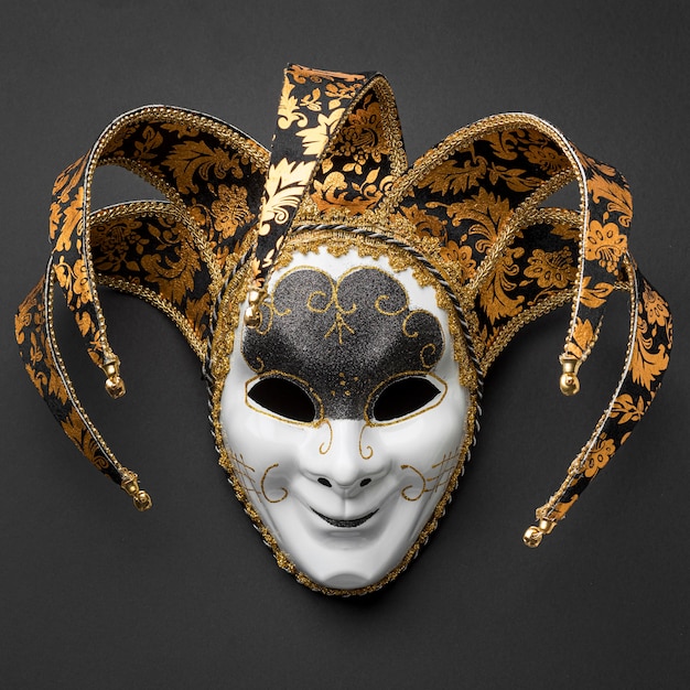 Plat leggen van masker voor carnaval