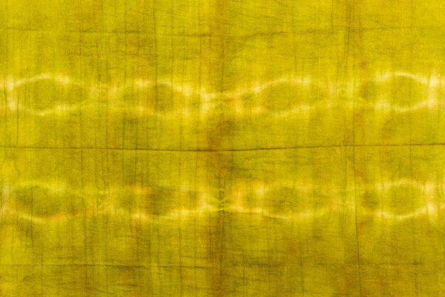 Plat leggen van tie-dye textiel