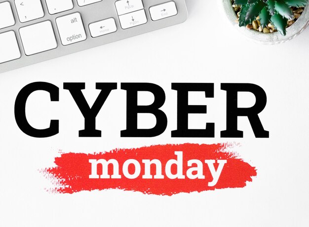 Plat leggen van toetsenbord en plant voor cyber maandag