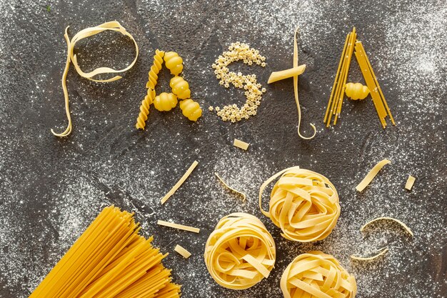 Plat leggen van verschillende soorten pasta