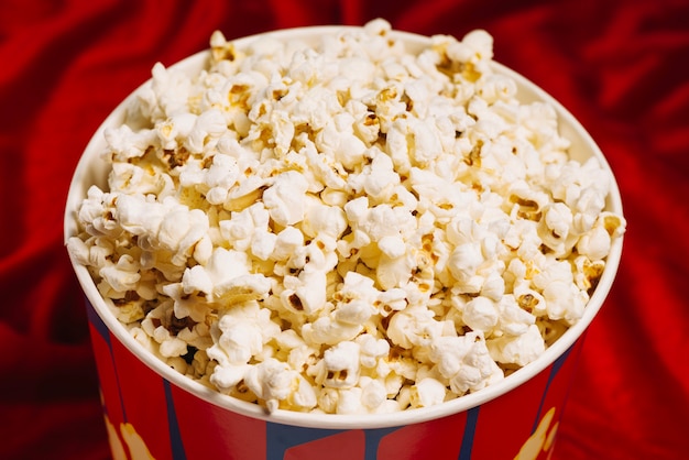 Popcorn in grote emmer