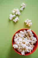 Gratis foto popcorn in kom