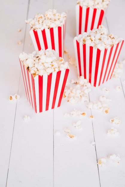 Gratis foto popcorndoos van de bioscoop