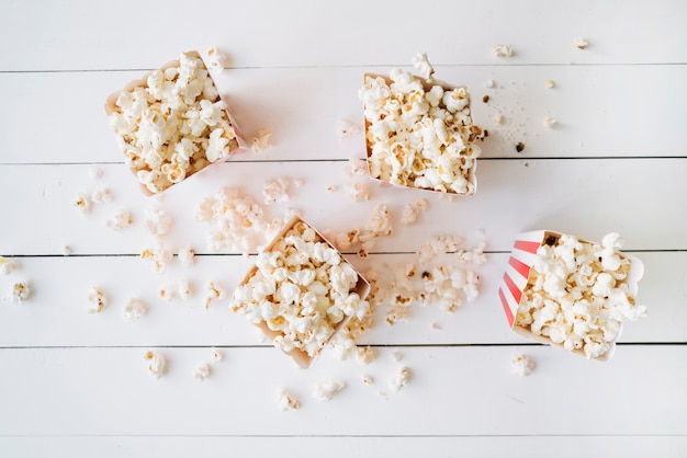 Popcorndoos van de bioscoop