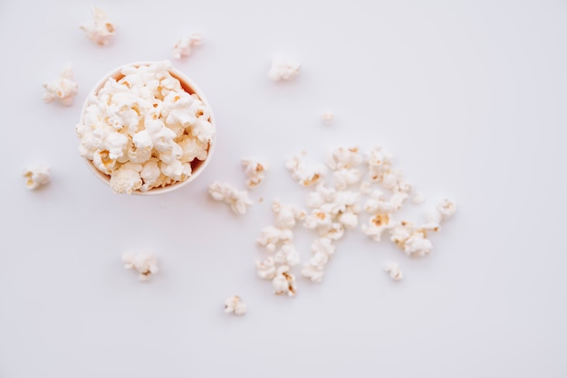 Popcorndoos van de bioscoop