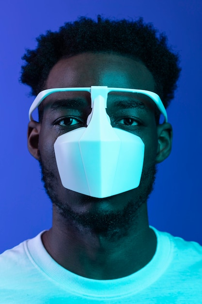 Gratis foto portret jonge man met masker