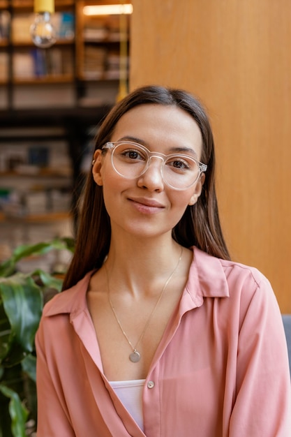 Portret jonge ondernemer vrouw