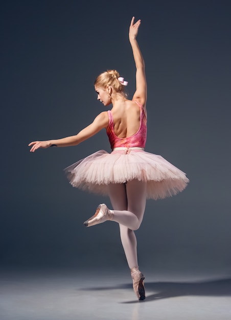 Portret van de ballerina in ballet pose