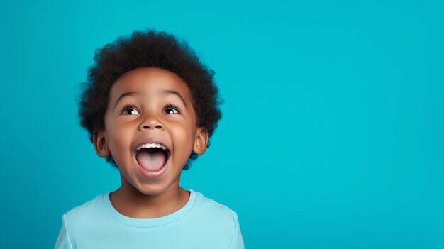 Portret van een jonge kleine jongen