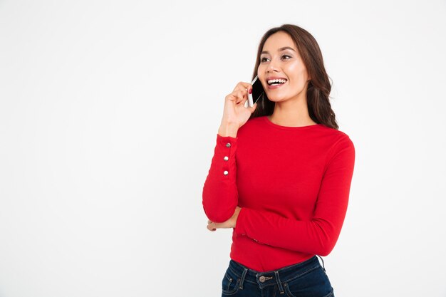 Portret van een jonge lachende Aziatische vrouw