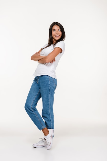 Portret van een jonge lachende vrouw