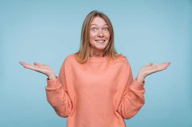 Portret van een jonge vrouw die er geen idee van heeft