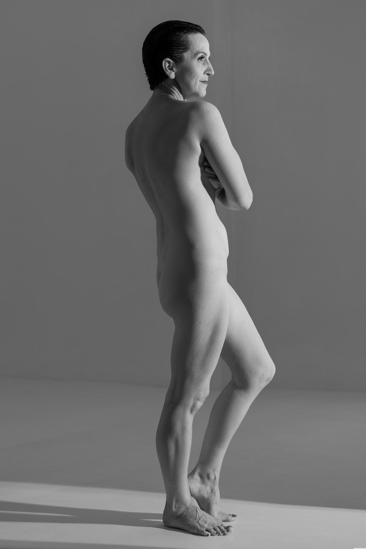 Gratis Foto portret van een naakte oudere persoon
