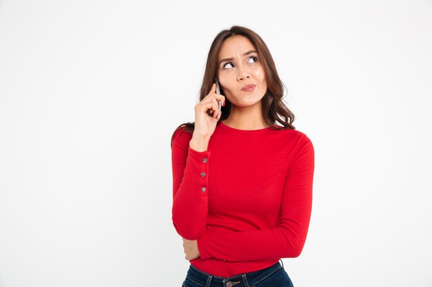 Portret van een twijfelachtige gefrustreerde Aziatische vrouw