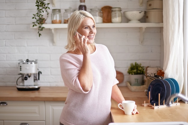 Portret van een vrouw die zich voordeed in het huis