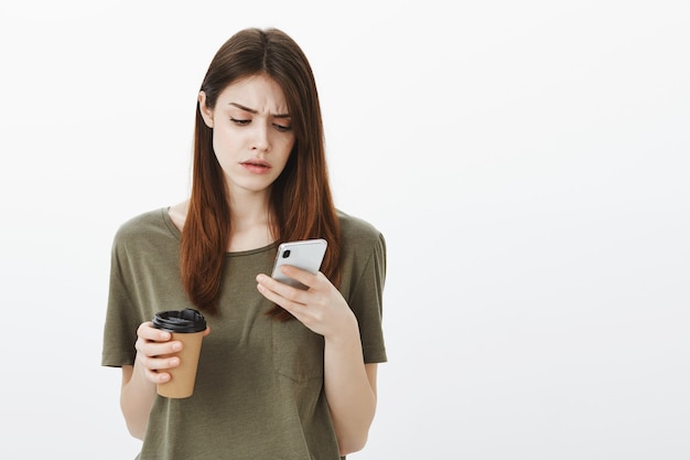 Portret van een vrouw in een donkergroene T-shirt