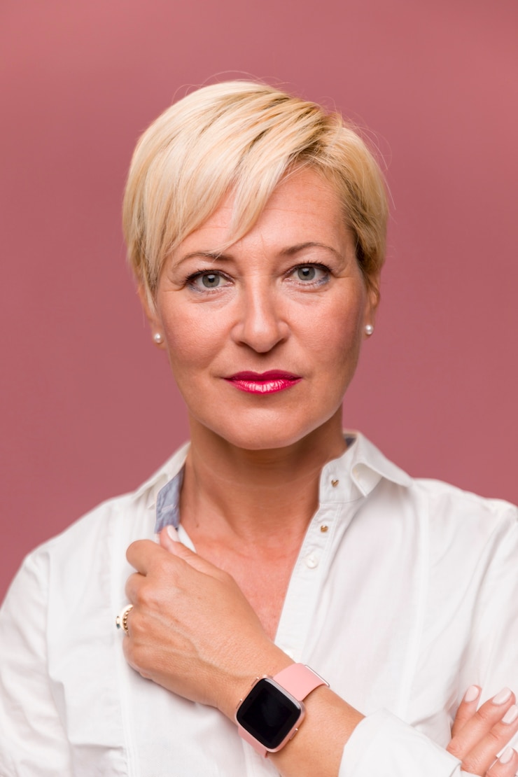 Gratis Foto portret van een zakenvrouw van middelbare leeftijd