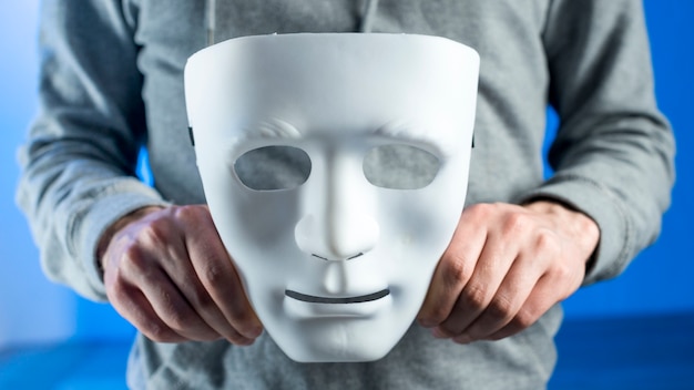 Gratis foto portret van hacker met masker