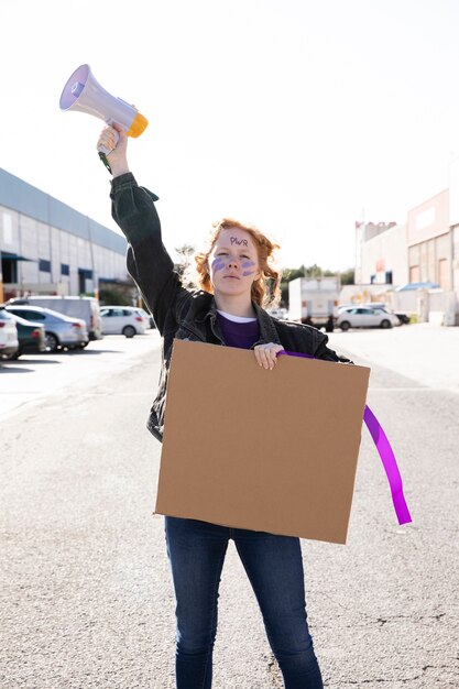 Portret van jonge activist protesteren