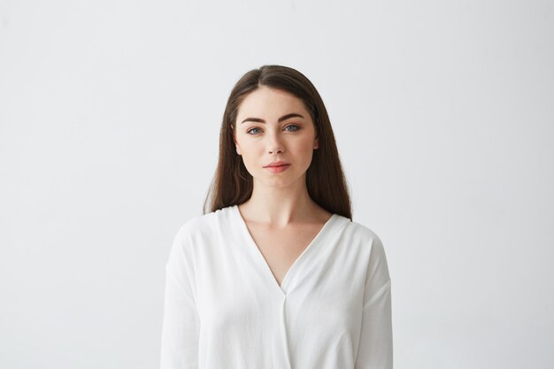 Portret van jonge mooie zakenvrouw glimlachen.