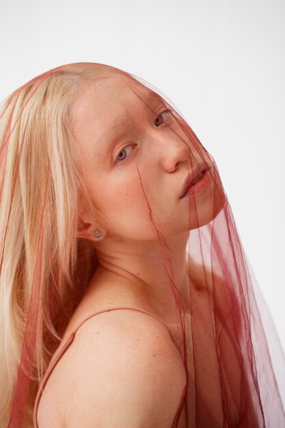 Portret van mooie albinovrouw