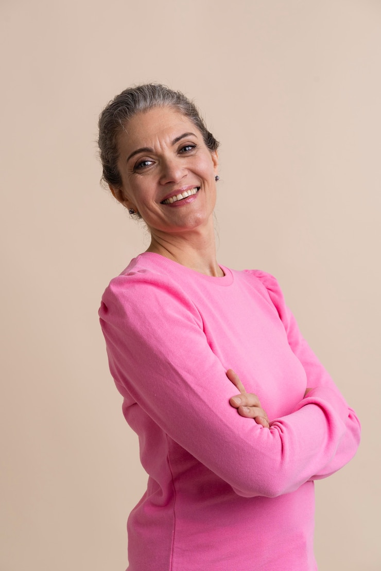 Gratis Foto portret van smiley senior vrouw