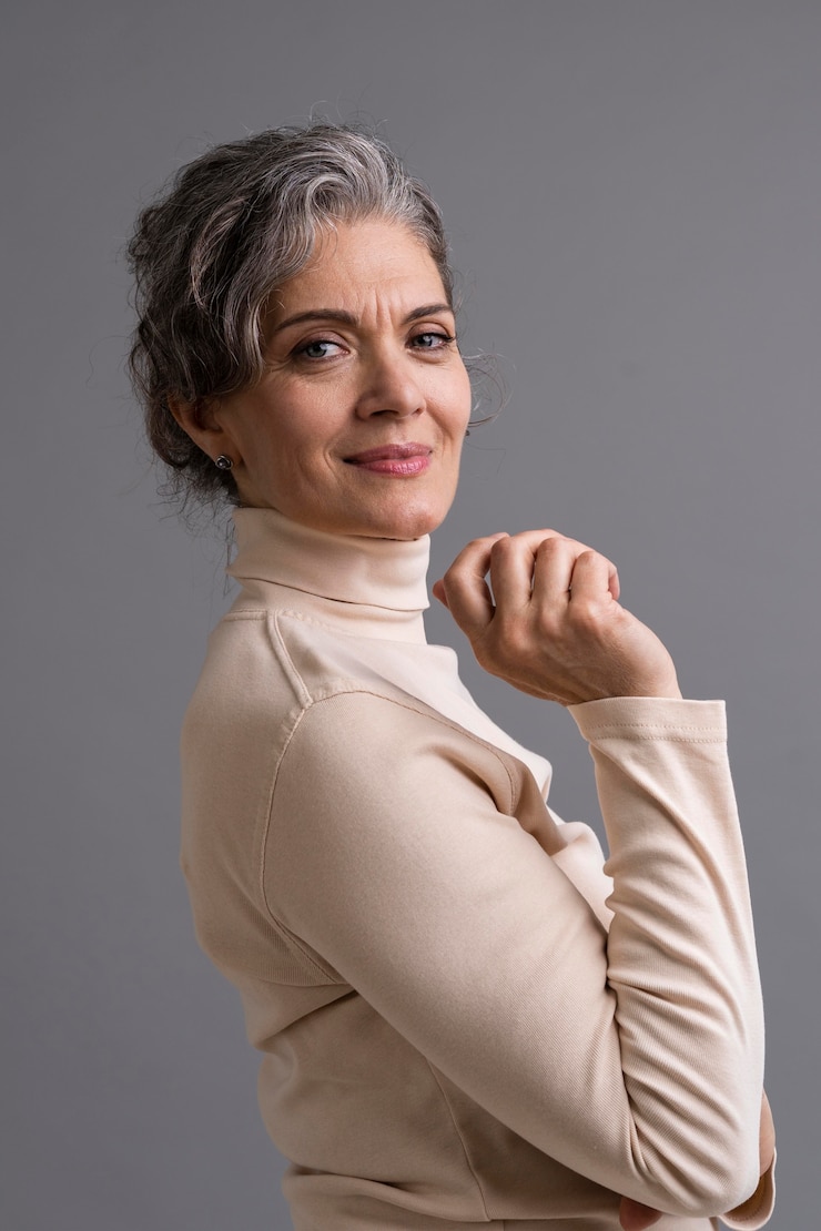 Gratis Foto portret van smiley stijlvolle senior woman