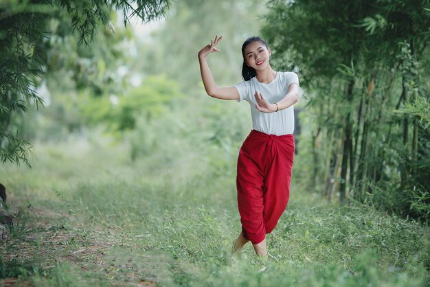 Portret van Thaise jonge dame in Thailand dat van de Kunstcultuur, Thailand danst