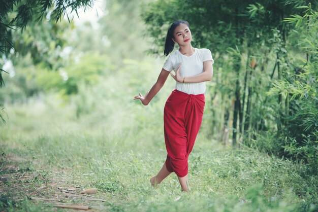 Portret van Thaise jonge dame in Thailand dat van de Kunstcultuur, Thailand danst