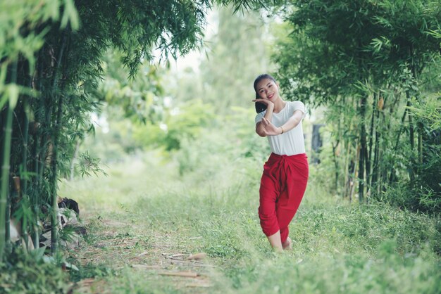 Portret van Thaise jonge dame in Thailand dat van de Kunstcultuur, Thailand danst