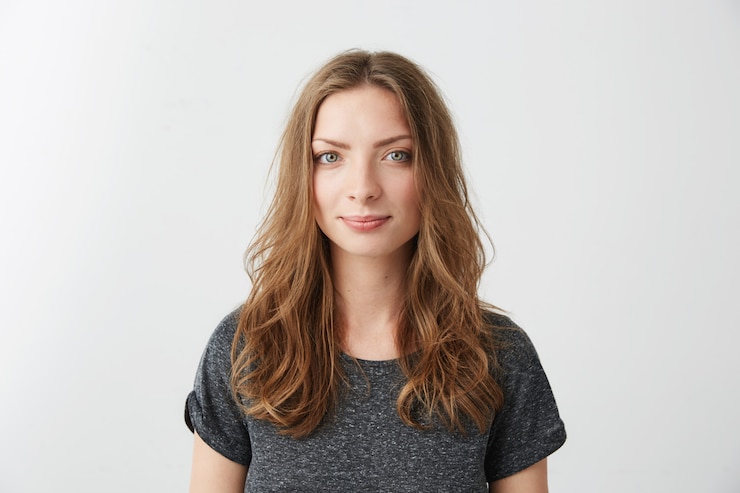 Gratis Foto portret van vrij vrolijke meisje glimlachend.